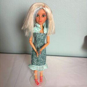 2009 Spin Master Ltd LIV Doll with Wig & Handmade Dress #00802SWMG  Articulated